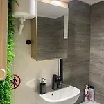 4 Modern With Free Parking Апартаменты