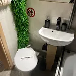4 Modern With Free Parking *