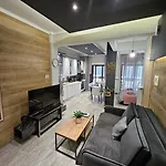 4 Modern With Free Parking *