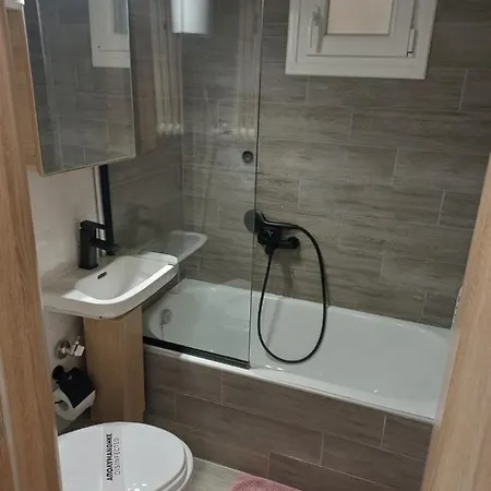 Apartment 4 Modern With Free Parking *
