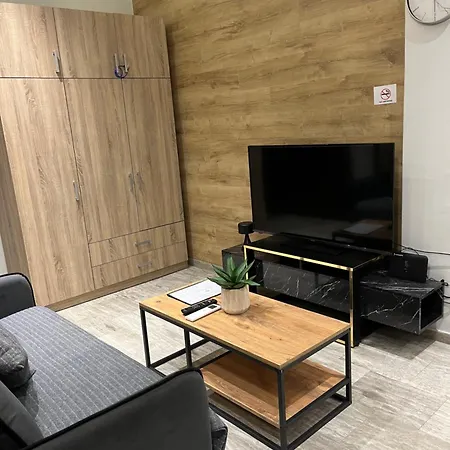 4 Modern With Free Parking