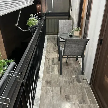 4 Modern With Free Parking *