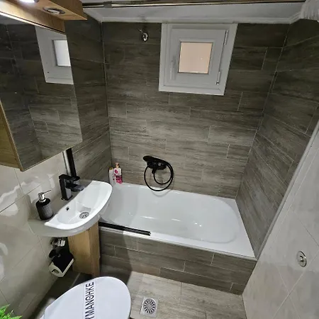 4 Modern With Free Parking Apartment Serres