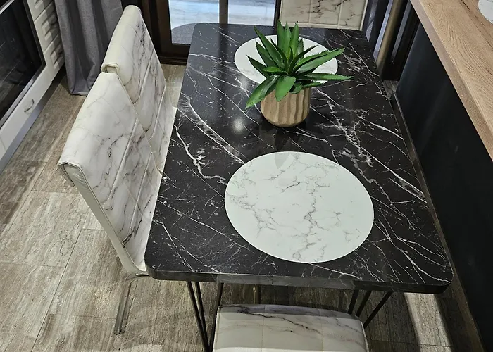 4 Modern With Free Parking Appartement *